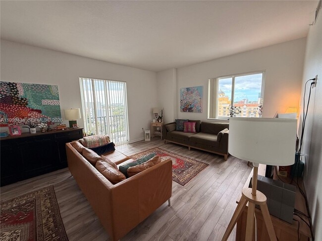 Building Photo - 10 Aragon Ave