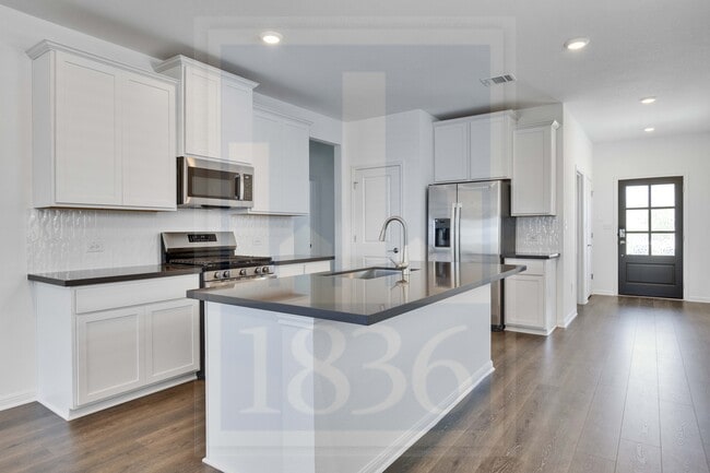 Building Photo - 837 Papaya Dr