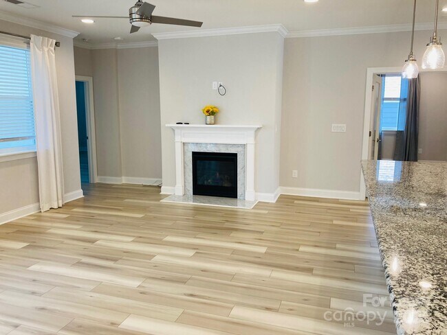 Building Photo - 6140 Pier Dr