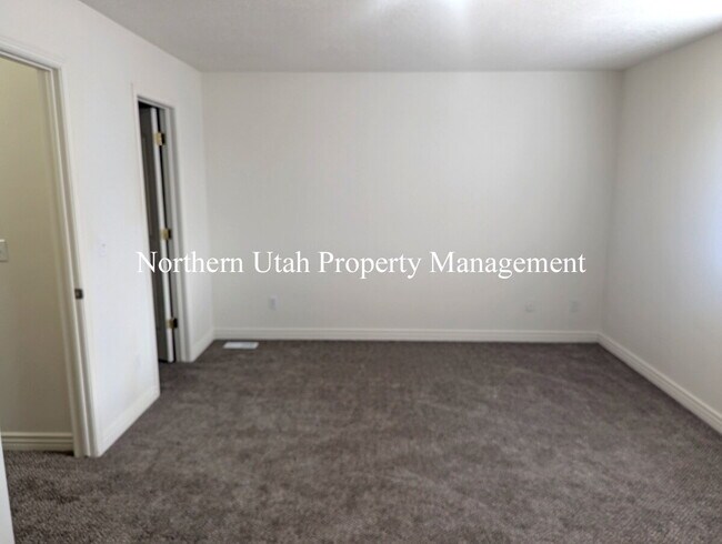 Building Photo - 3 Bed 2.5 Bath HVAC