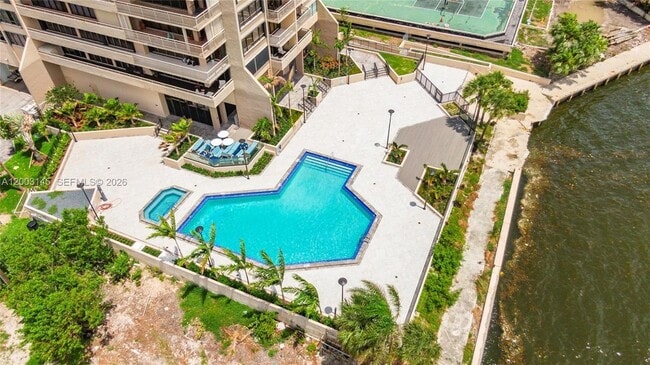Building Photo - 11113 Biscayne Blvd