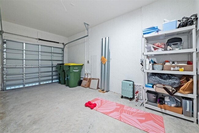 Building Photo - 2400 SE 29th St