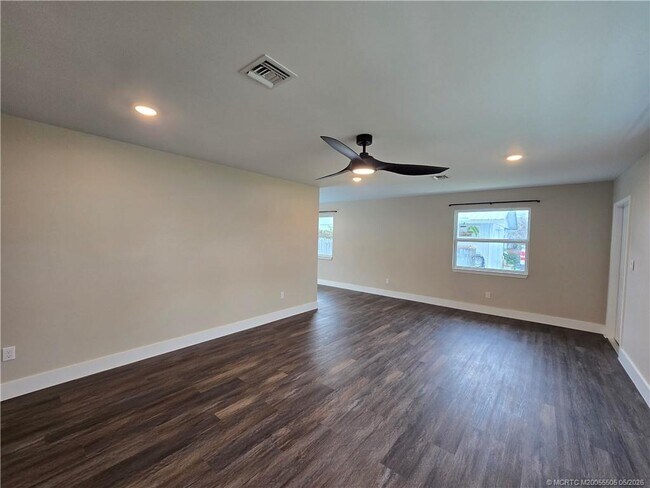 Building Photo - 5968 SE Avalon Dr