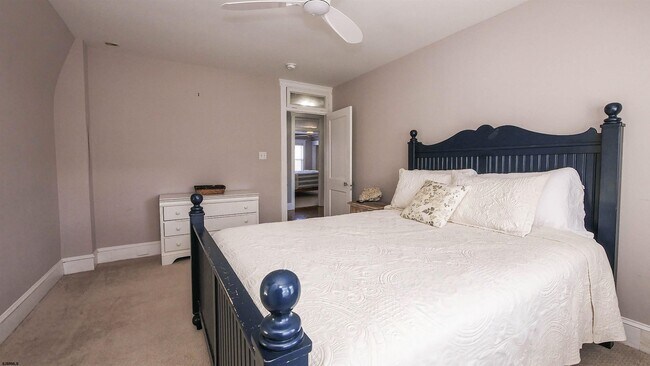 Building Photo - 26 S Oakland Ave