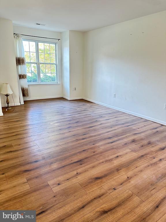 Building Photo - 20408 River Bank St