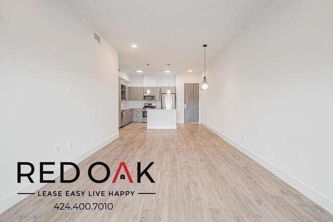 Building Photo - 1331 W 7th St