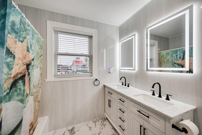 Building Photo - 815 Central Ave