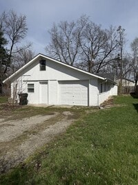 Building Photo - 521 Savoy Ave