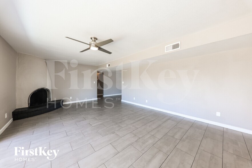 Building Photo - 4855 W North Ln