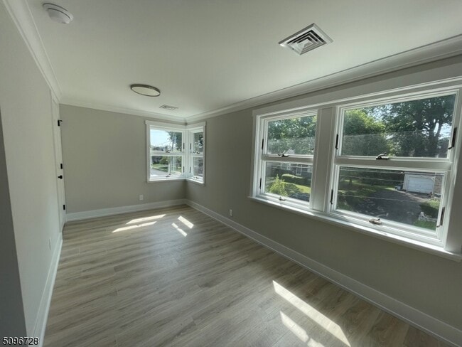 Building Photo - 450 Beech Ave