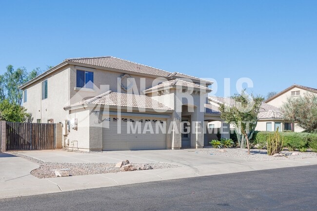 Building Photo - Beautiful Large Home w/A Pool