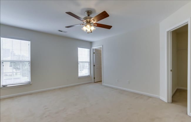 Building Photo - 259 Hadley Commons Dr