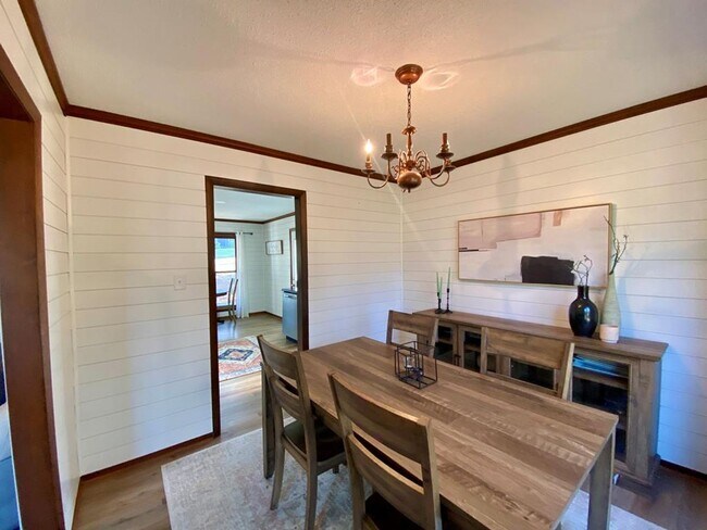 Building Photo - 2112 Westfield Dr