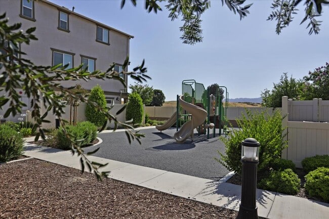 Building Photo - 9153 Foster Ln