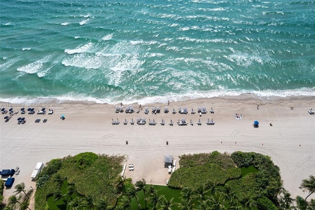 Building Photo - 17001 Collins Ave