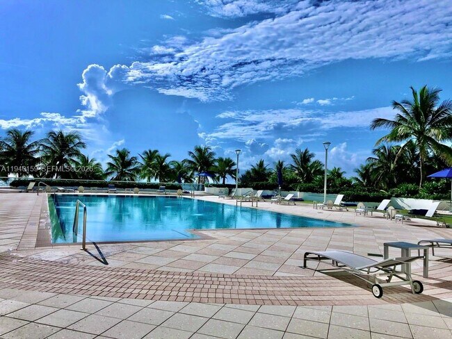 Building Photo - 100 Lincoln Rd