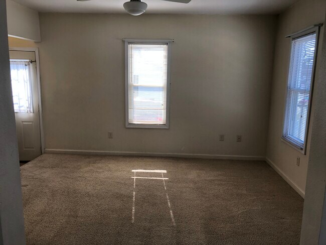 Dining room - 112 S Stewart St