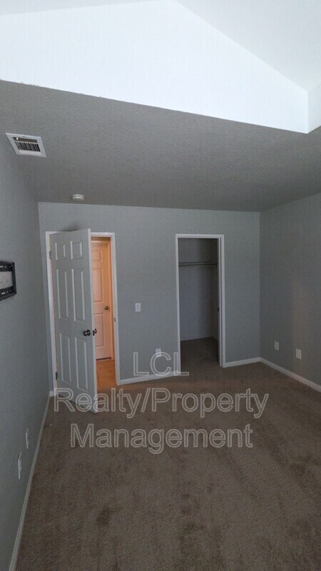 Building Photo - 29940 Evans Rd