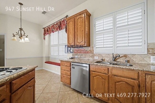 Building Photo - 947 Sunset Hill Dr