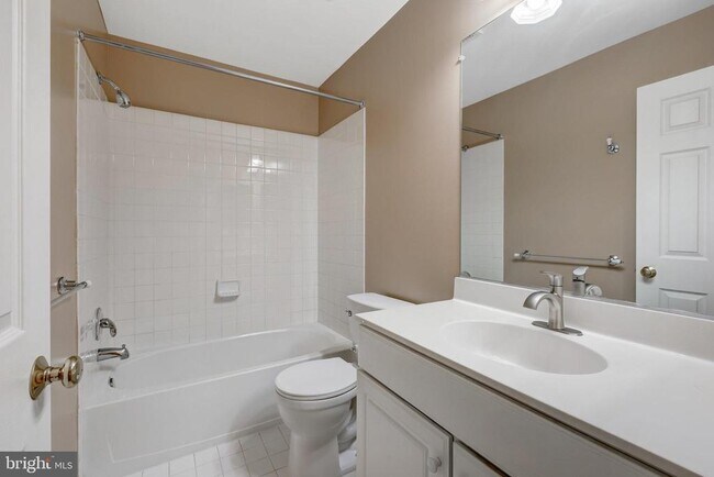 Building Photo - 43903 Thorncroft Terrace