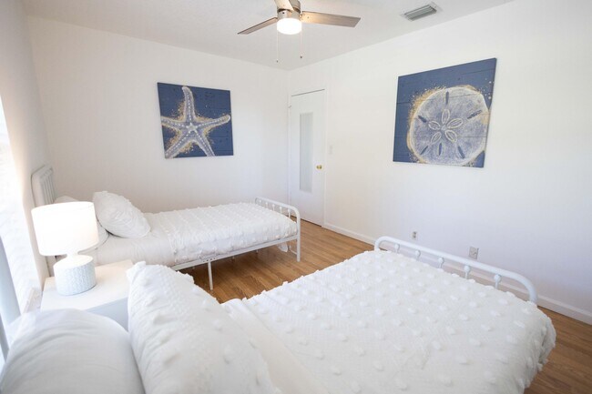 Building Photo - 183 Sunflower Cir