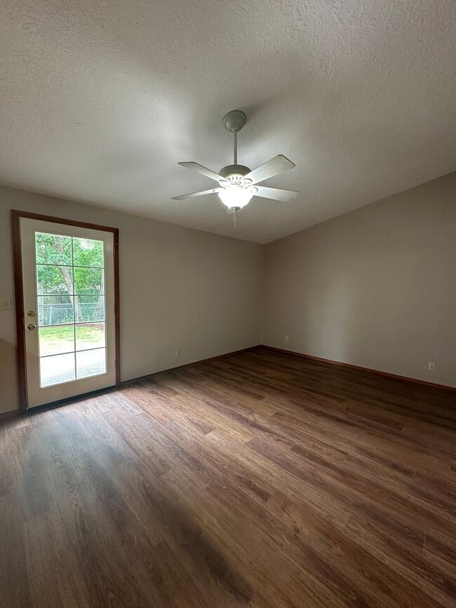Building Photo - Updated Three Bedroom Home in North Salem