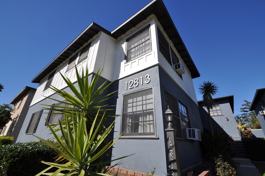 Primary Photo - 12807-13 Burbank Blvd