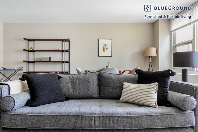 Building Photo - 860 N Dewitt Pl