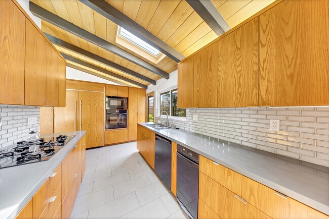 Building Photo - 16439 Kingsbury St