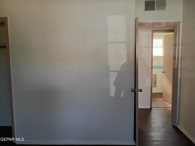 Building Photo - 4704 Clifton Ave