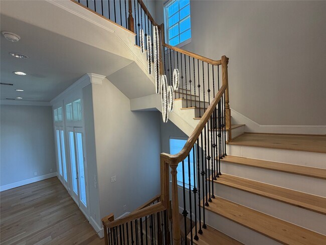 Building Photo - 824 Cage St