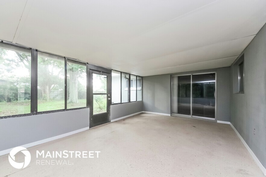 Building Photo - 7236 Plantain Dr