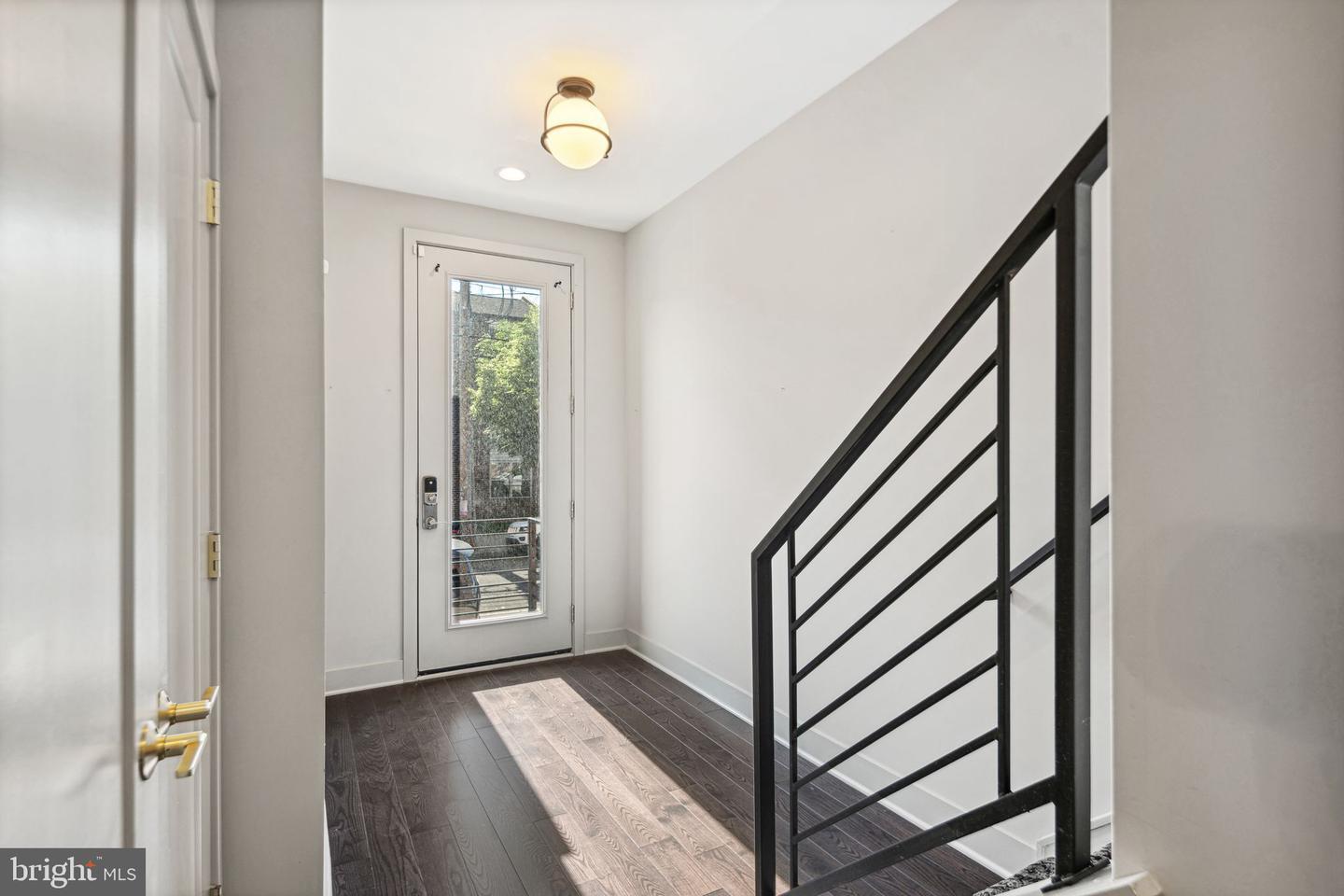 Building Photo - 670 N 13th St