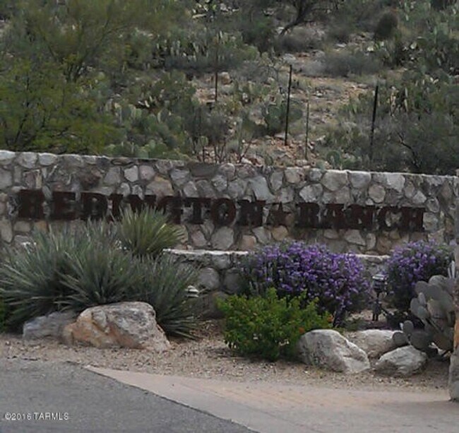 Building Photo - 4 bedroom 2.5 Bath