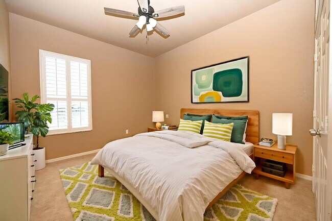 Building Photo - 2618 High Ridge Dr