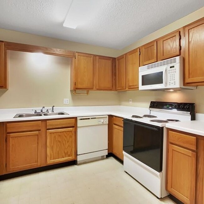 Building Photo - Emory Woods 2 Bed 2 Bath Apartment! Available April 1st!