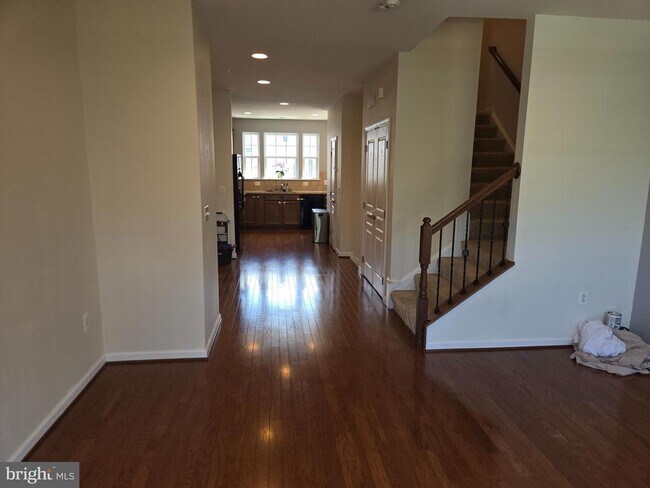 Building Photo - 8232 Heritage Crossing Ct