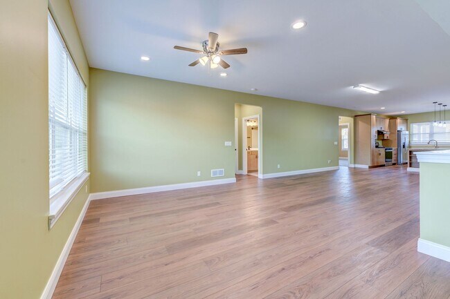 Building Photo - GRADUATE STUDENTS!! 2 Bed 2 Bath Near SSM Cardinal Glennon, St. Louis University