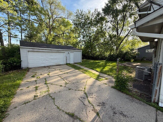 Building Photo - EAST SIDE 4 BR RECENTLY UPDATED!  AVAILABLE NOW!