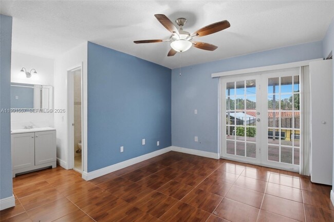 Building Photo - 3210 SW 26th St