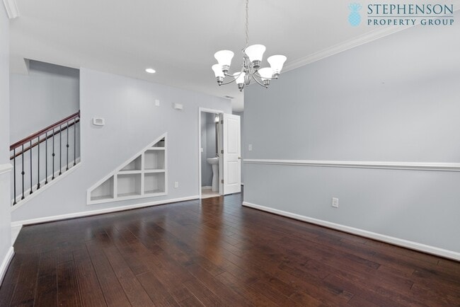 Building Photo - Remodeled and Ready!