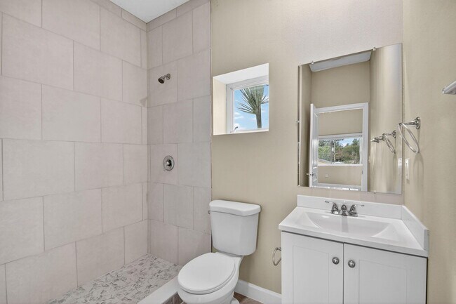 Building Photo - 4953 Serafica Dr