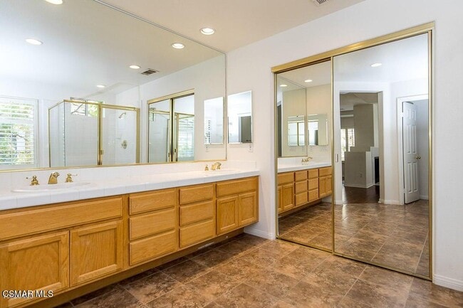 Building Photo - 3035 Hollycrest Ave