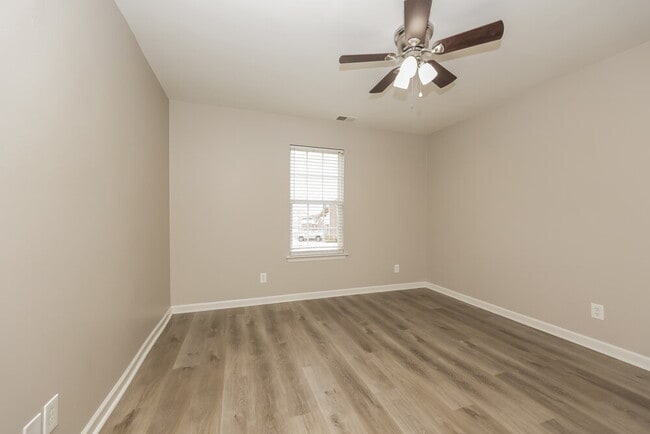 Building Photo - 1500 Saddle View