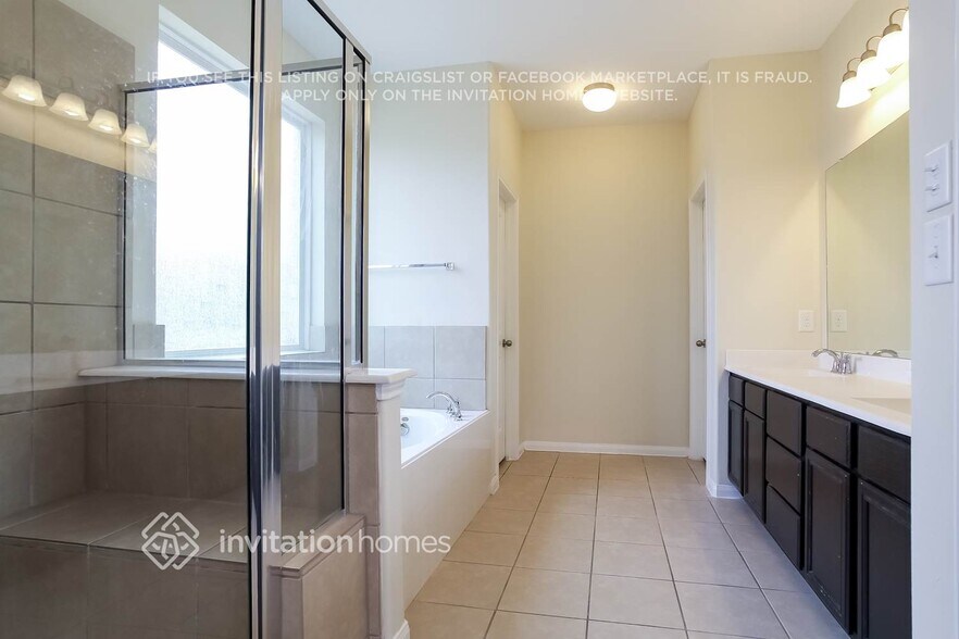 Building Photo - 3327 Orchid Trace Dr