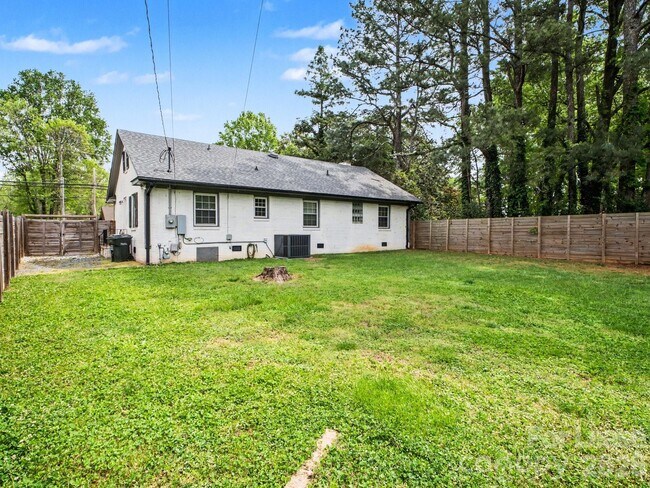 Building Photo - 782 Union St S