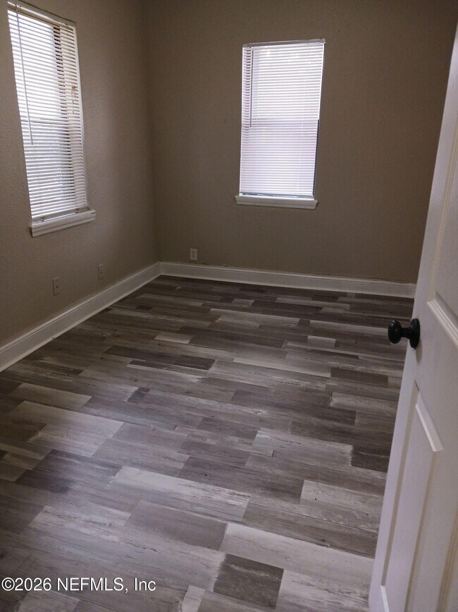 Building Photo - 2027 W 12th St