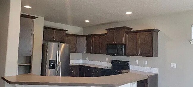 Building Photo - 544 SE Casting St