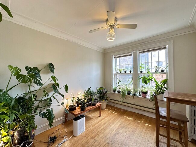 Building Photo - 918 Green Bay