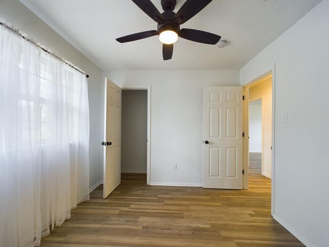 Building Photo - Spacious and Modern 3 bedroom Home with a ...